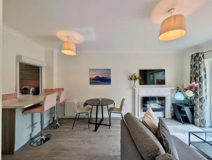 House Edinburgh Close in Greater London