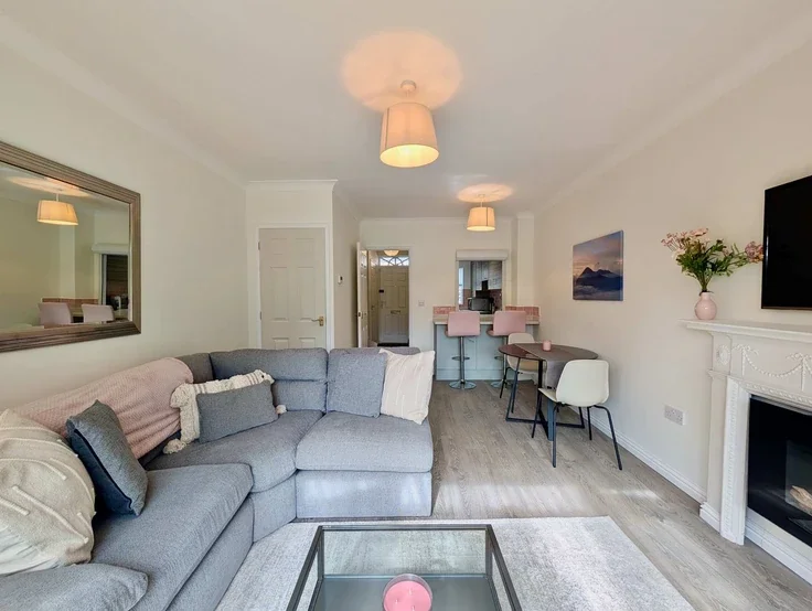House Edinburgh Close in Greater London