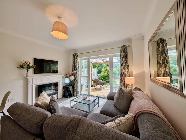 House Edinburgh Close in Greater London