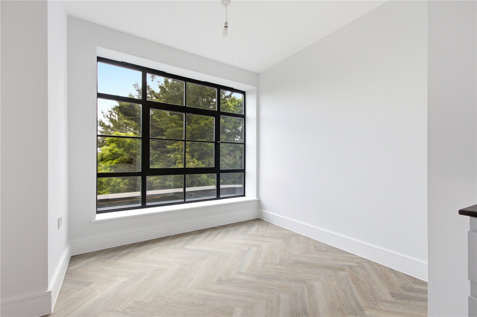Flat Brunswick Park Road in Greater London