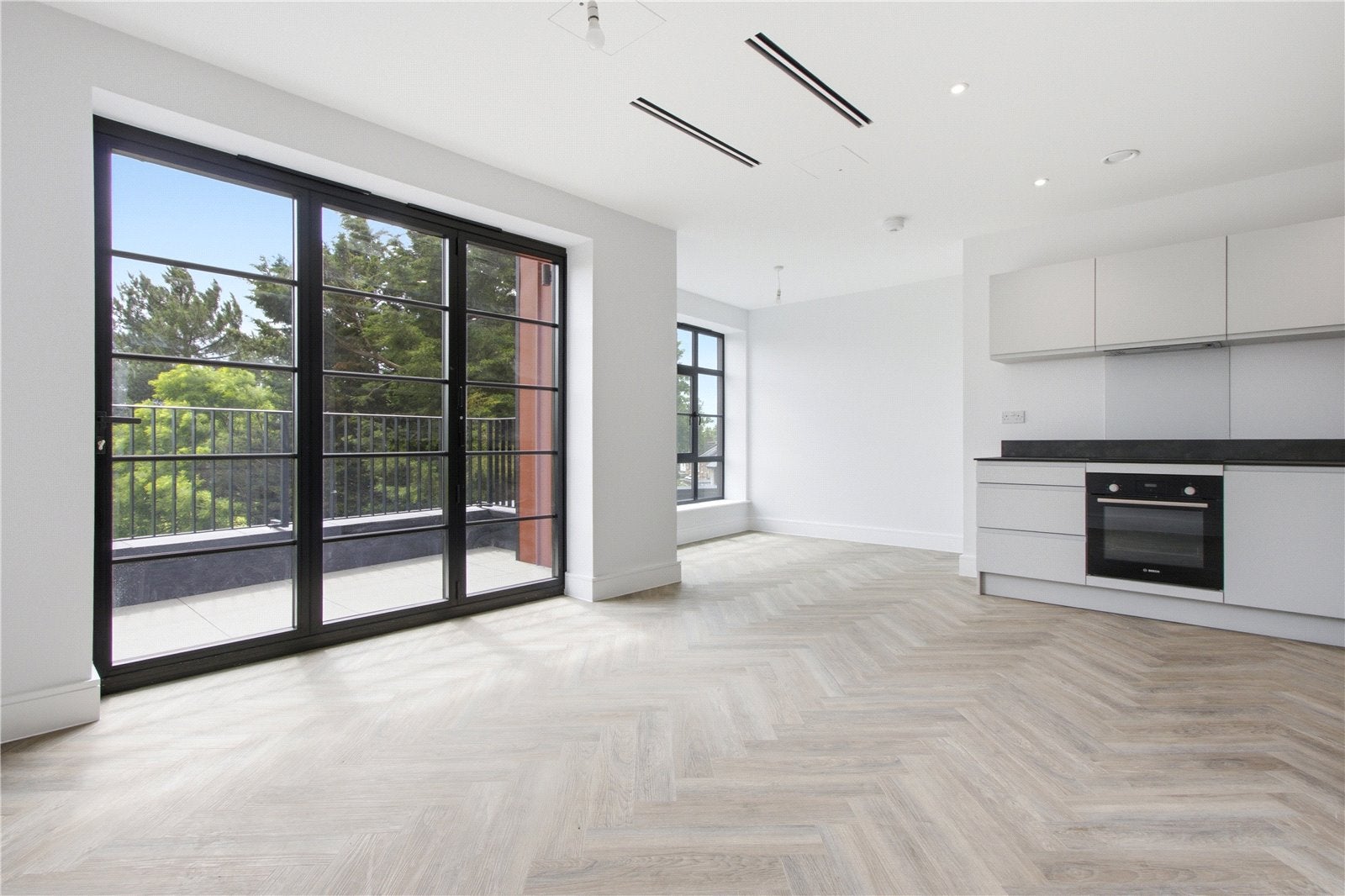 Flat Brunswick Park Road in Greater London