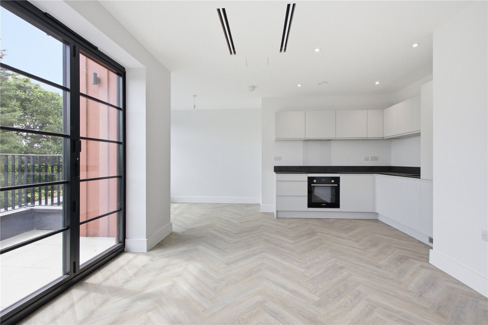 Flat Brunswick Park Road in Greater London