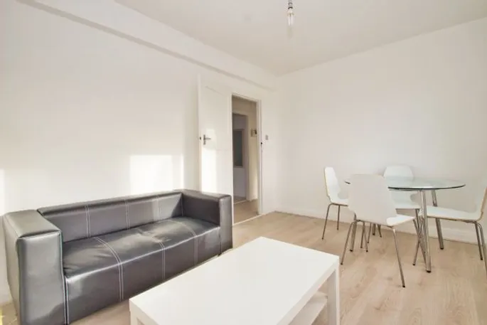 Flat Kingsbury Road in Greater London