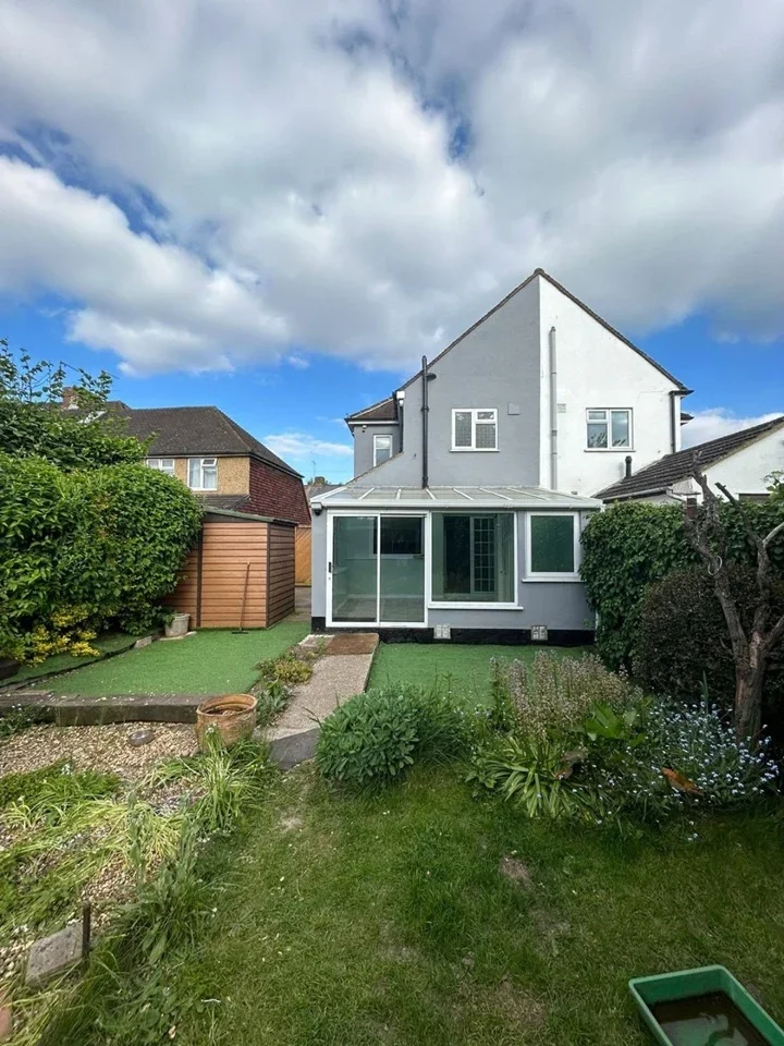 House Meadfield Road in Slough