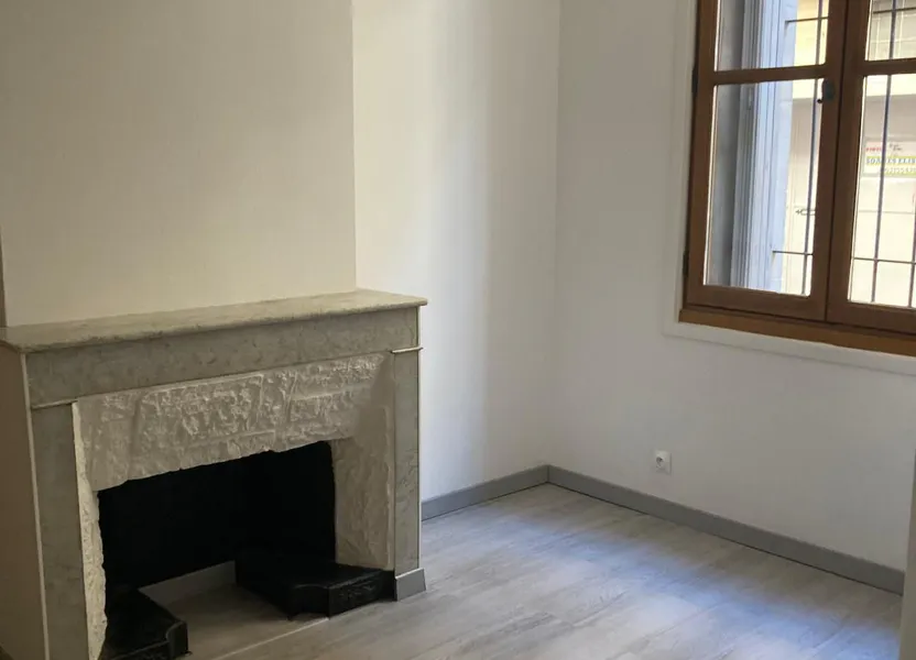 Flat Rue des Lombards in Nîmes