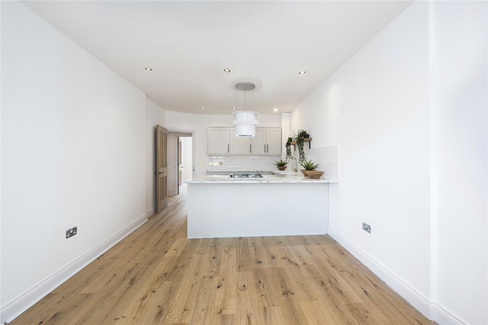 Flat Byron Street in Greater London
