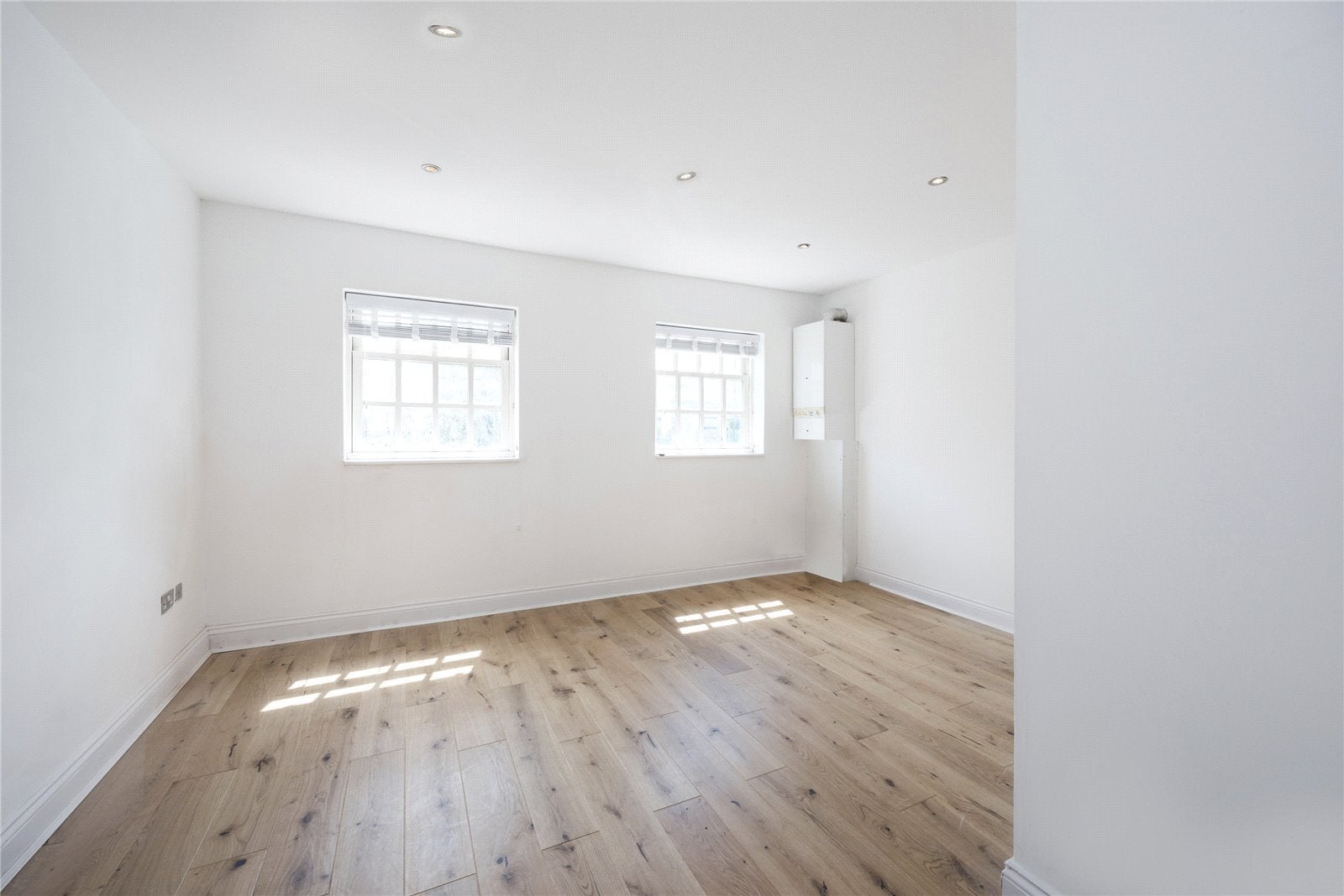 Flat Byron Street in Greater London