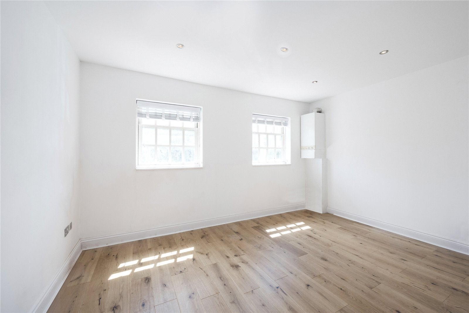 Flat Byron Street in Greater London