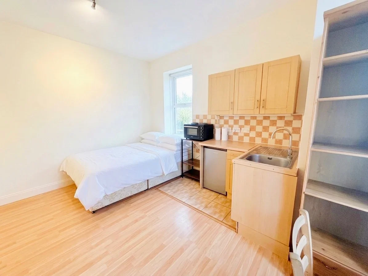 Room Sterne Street in Greater London