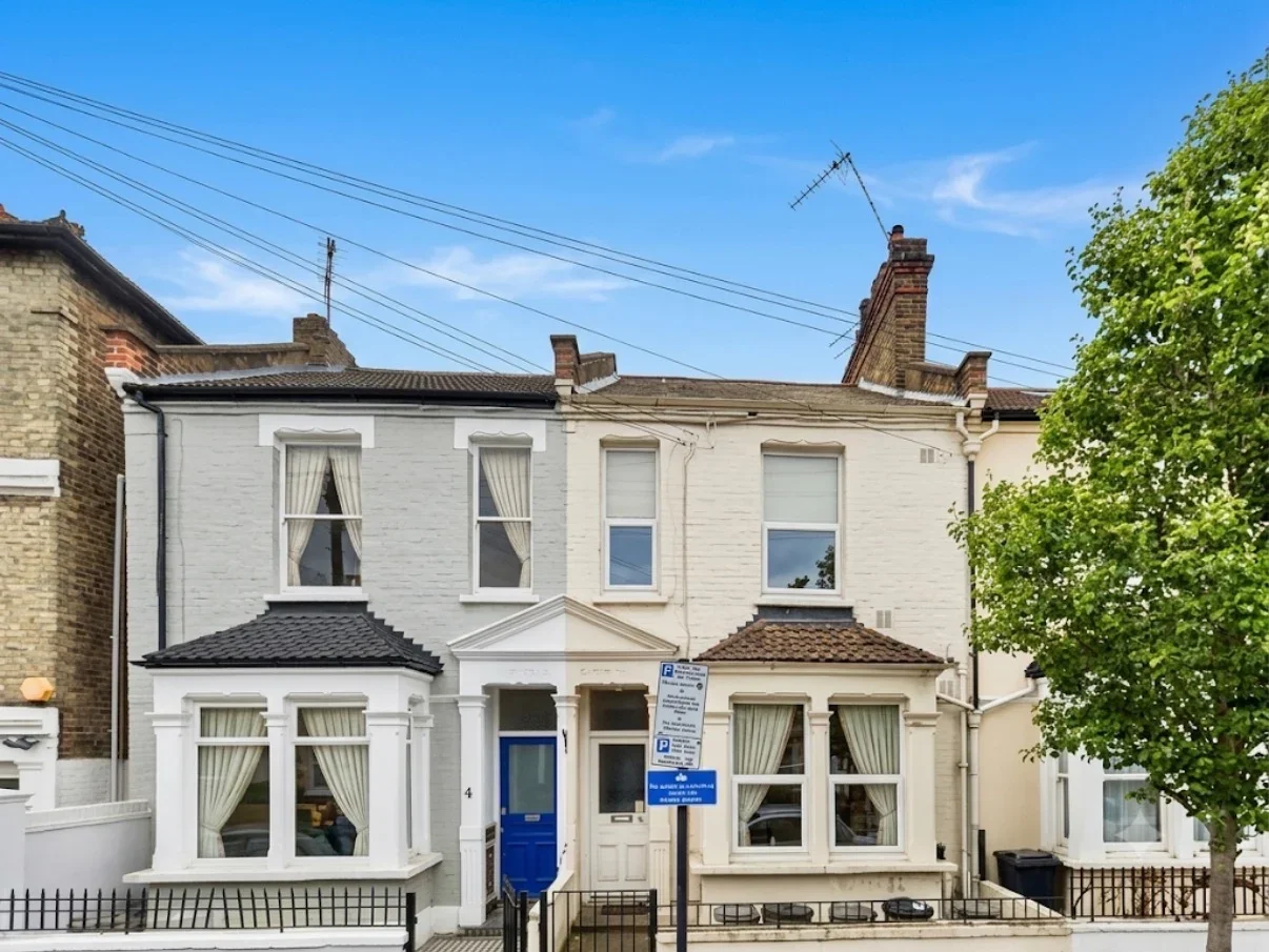 Room Sterne Street in Greater London
