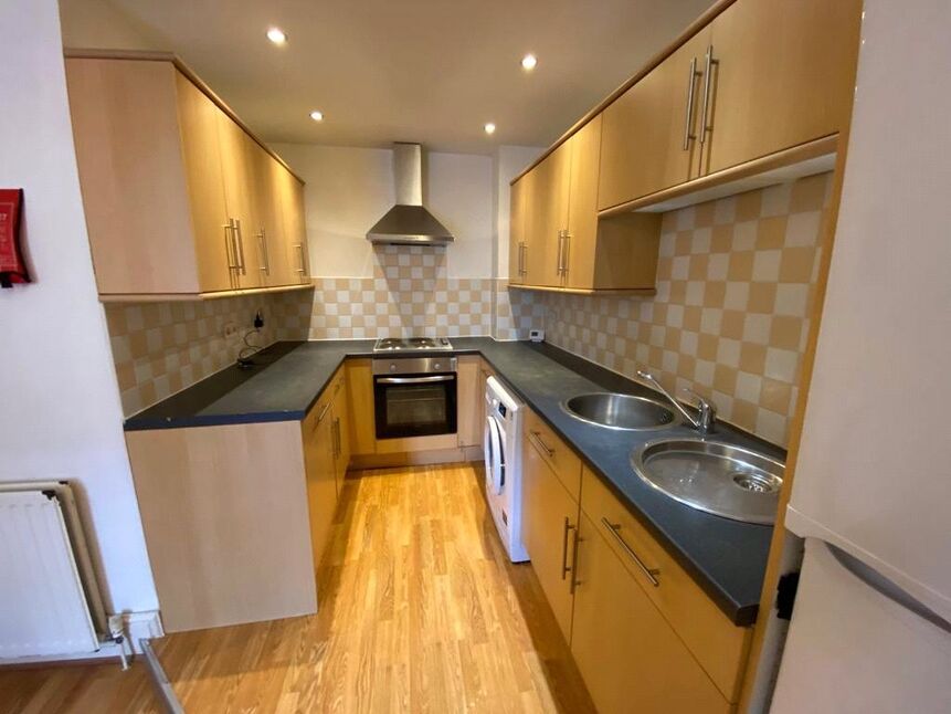 Flat Dinsdale Road in Newcastle upon Tyne