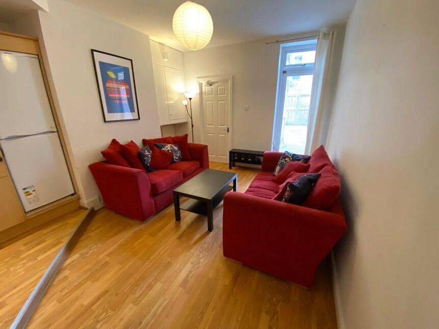 Flat Dinsdale Road in Newcastle upon Tyne