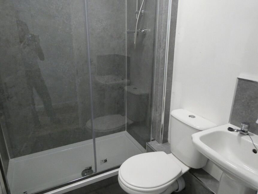 Flat Dinsdale Road in Newcastle upon Tyne