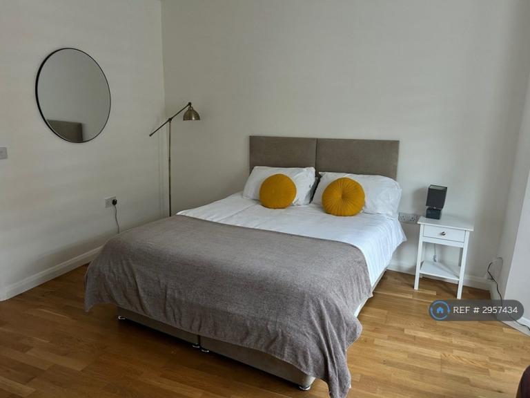 Flat Bromham Road in Bedford