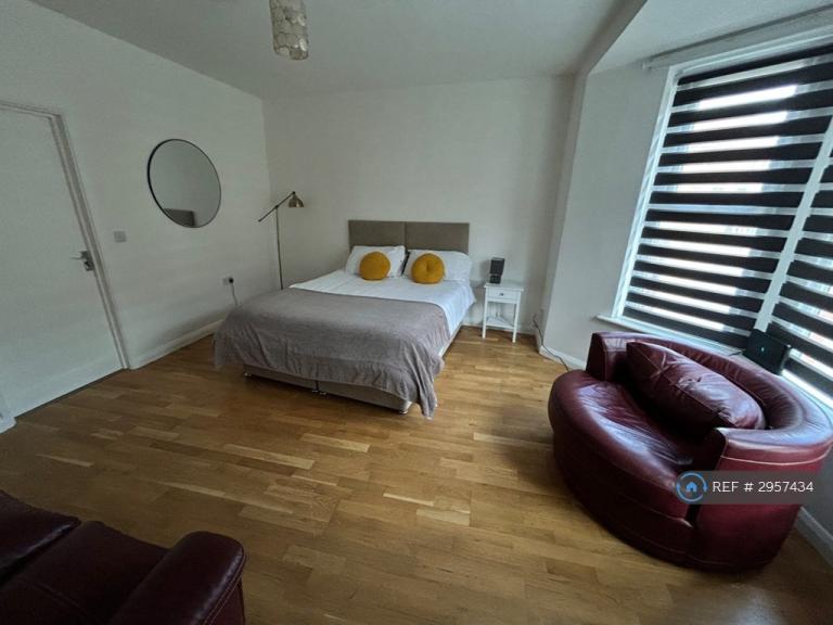 Flat Bromham Road in Bedford