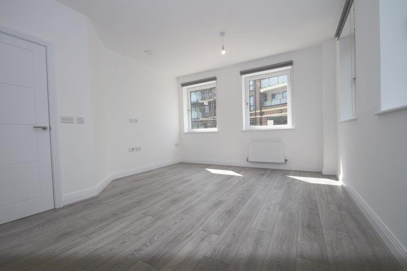 Flat Pinner Road in Greater London