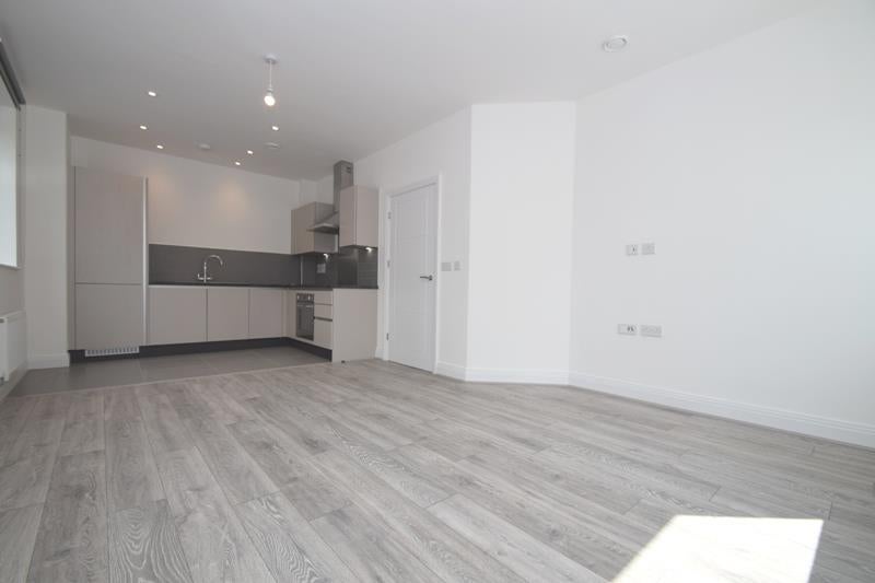 Flat Pinner Road in Greater London