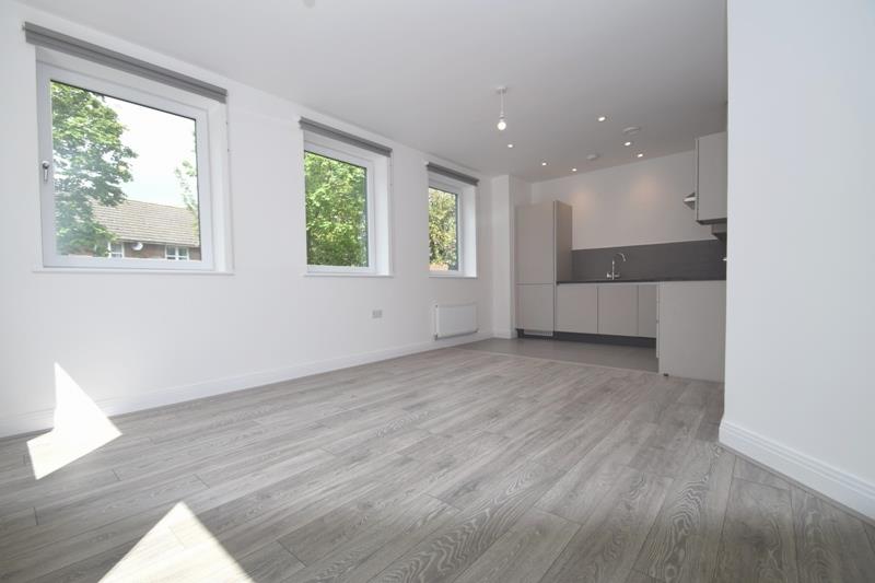 Flat Pinner Road in Greater London