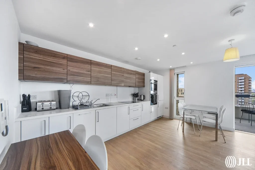 Flat Harston Walk in Greater London