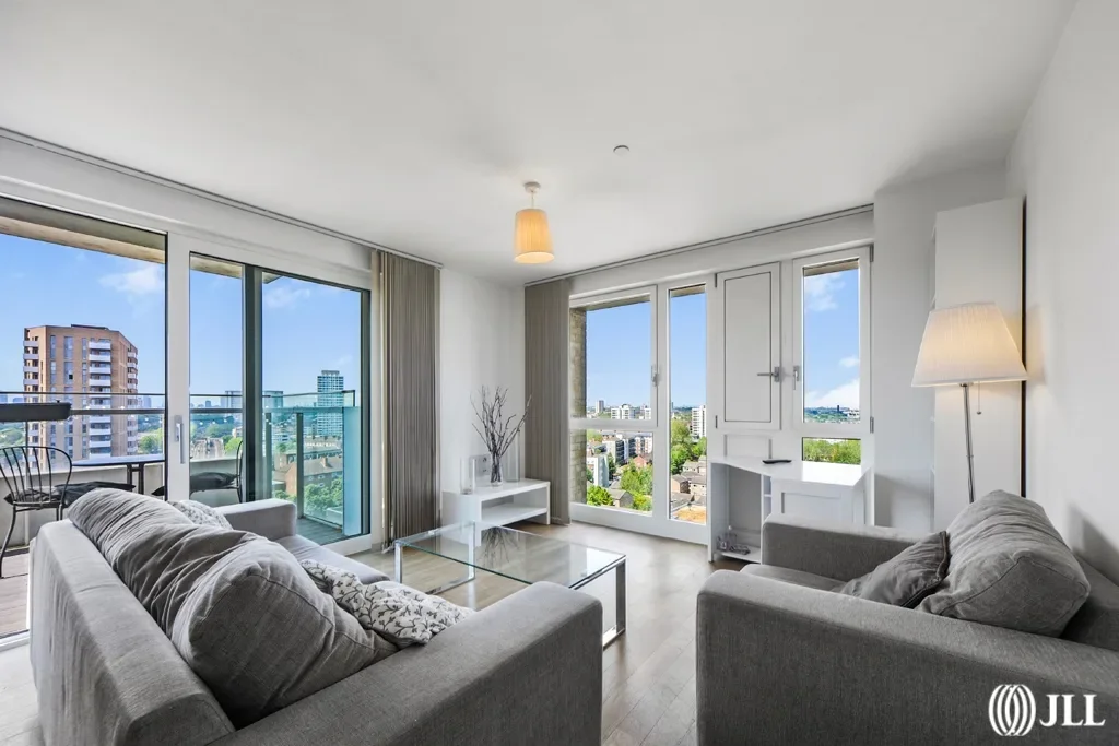 Flat Harston Walk in Greater London