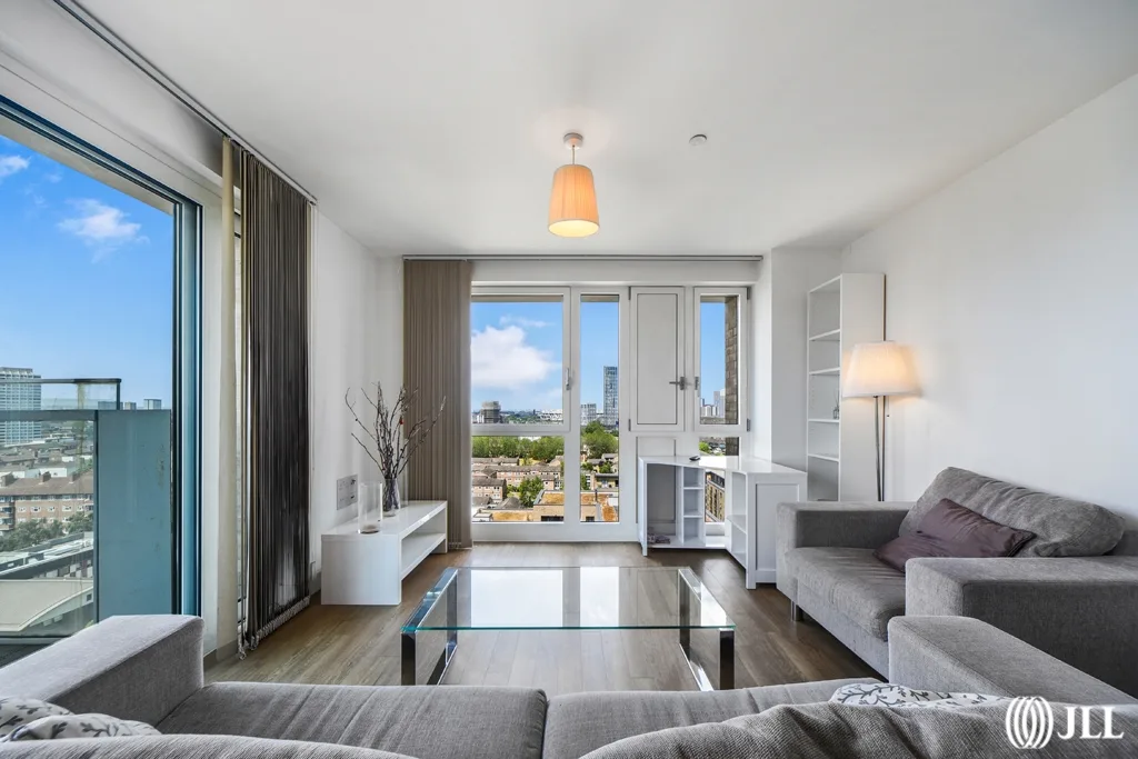 Flat Harston Walk in Greater London