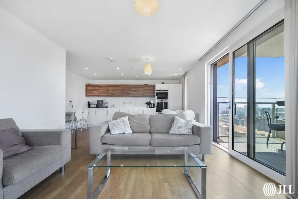 Flat Harston Walk in Greater London