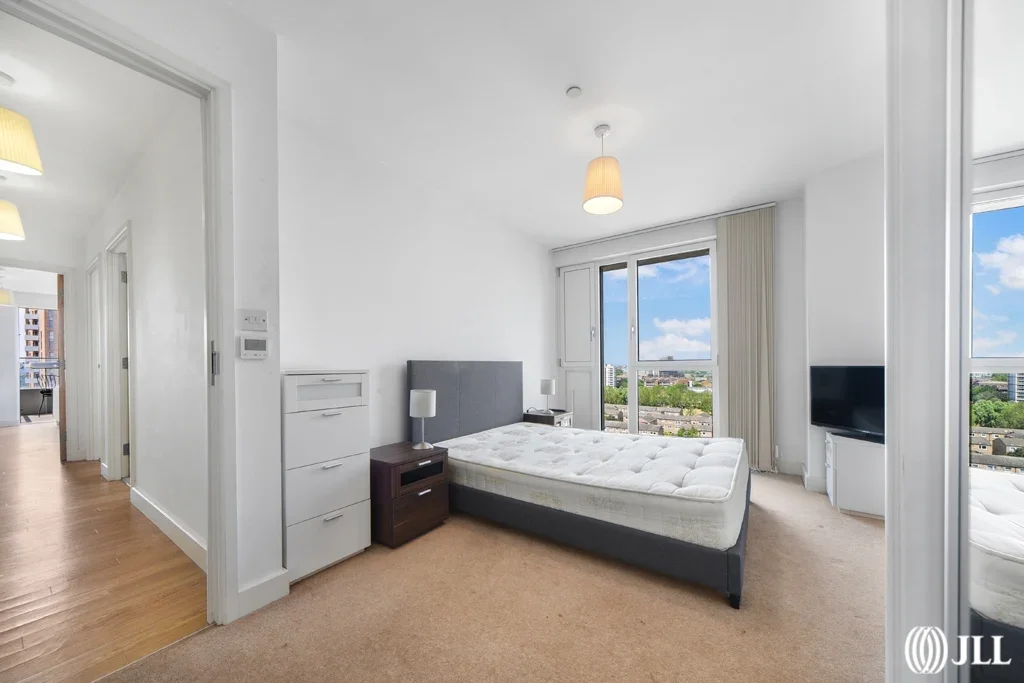 Flat Harston Walk in Greater London