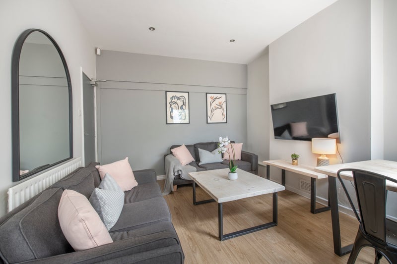 Room Norwood Road in Nottingham