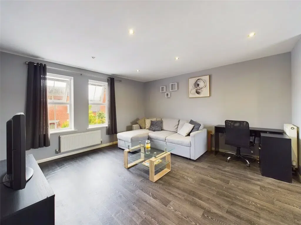 Flat Sentinel Way in Tewkesbury