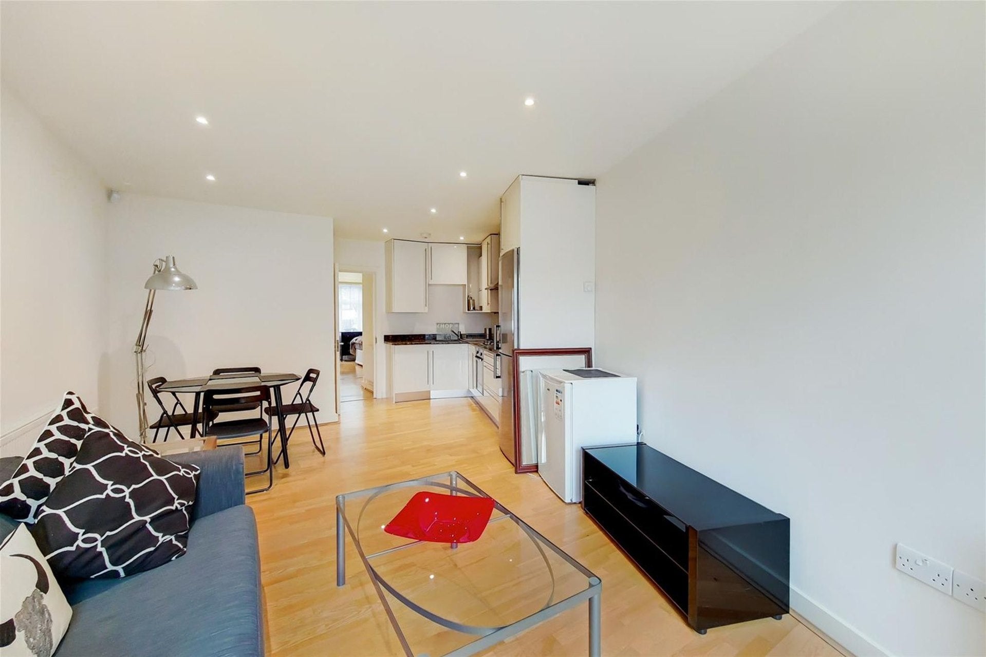 Flat Torrington Park in Greater London
