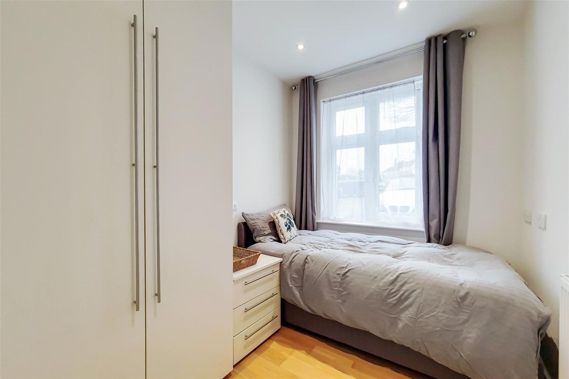 Flat Torrington Park in Greater London