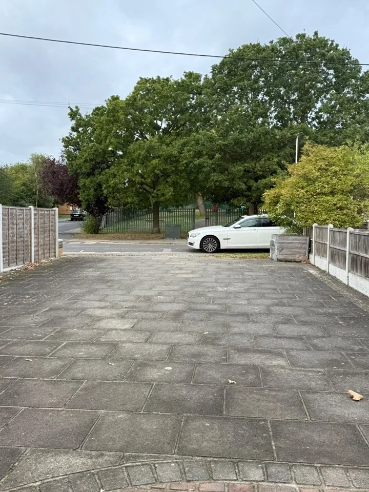 House Lodge Lane in Greater London
