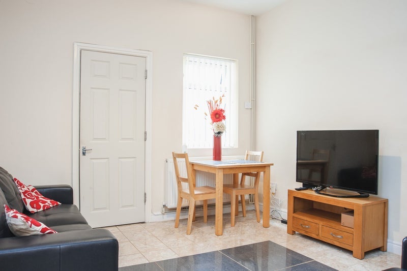 Room Bolingbroke Road in Coventry