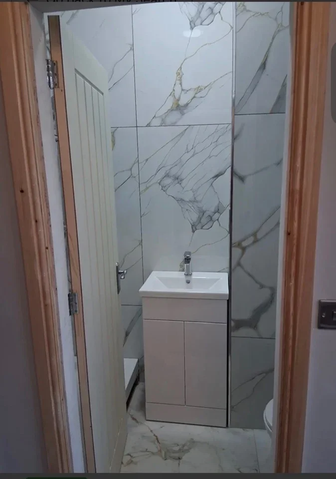 Room Rochester Square in Greater London