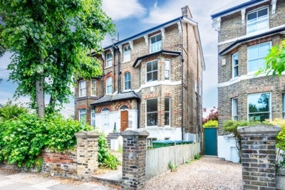 Flat Hervey Road in Greater London