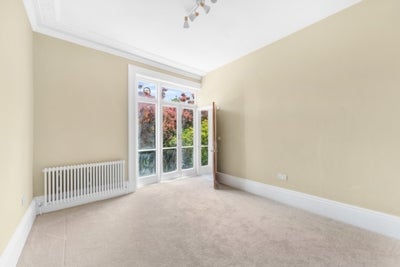 Flat Hervey Road in Greater London