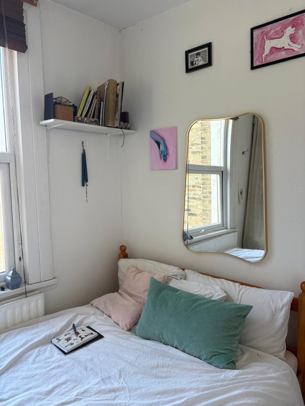Room Cazenove Road in Greater London