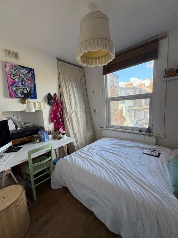Room Cazenove Road in Greater London