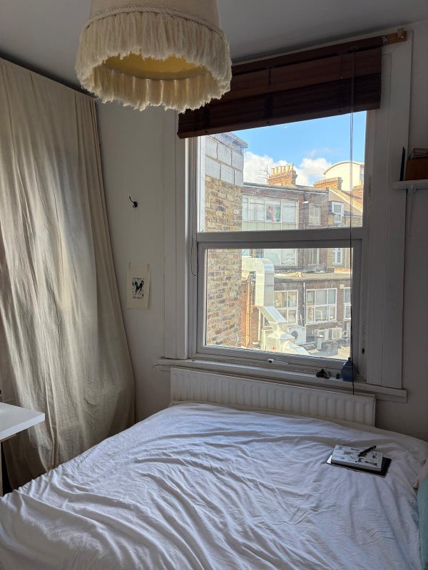 Room Cazenove Road in Greater London