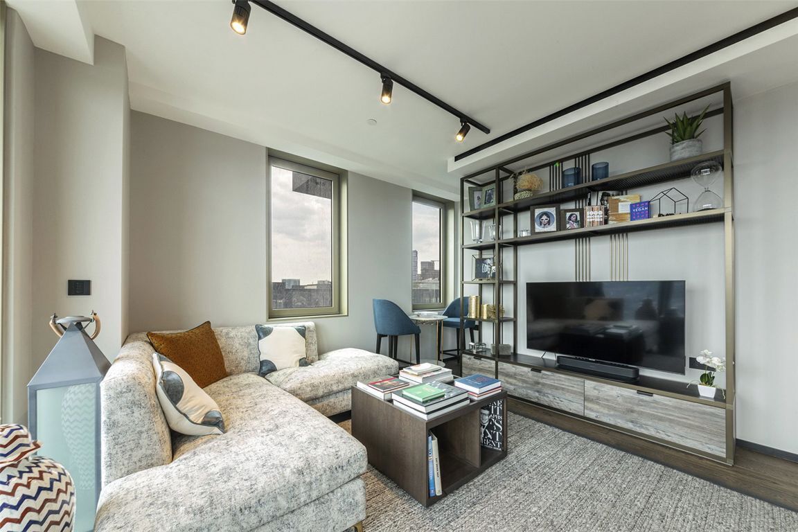 Flat Hewett Street in Greater London