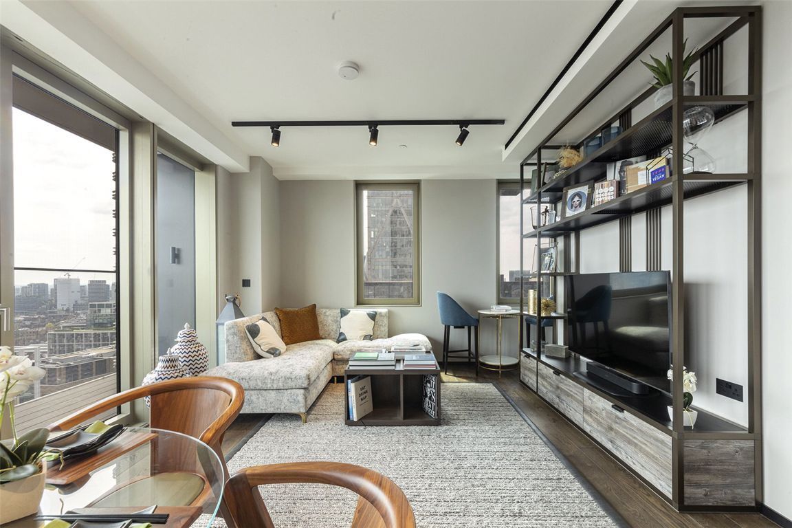 Flat Hewett Street in Greater London