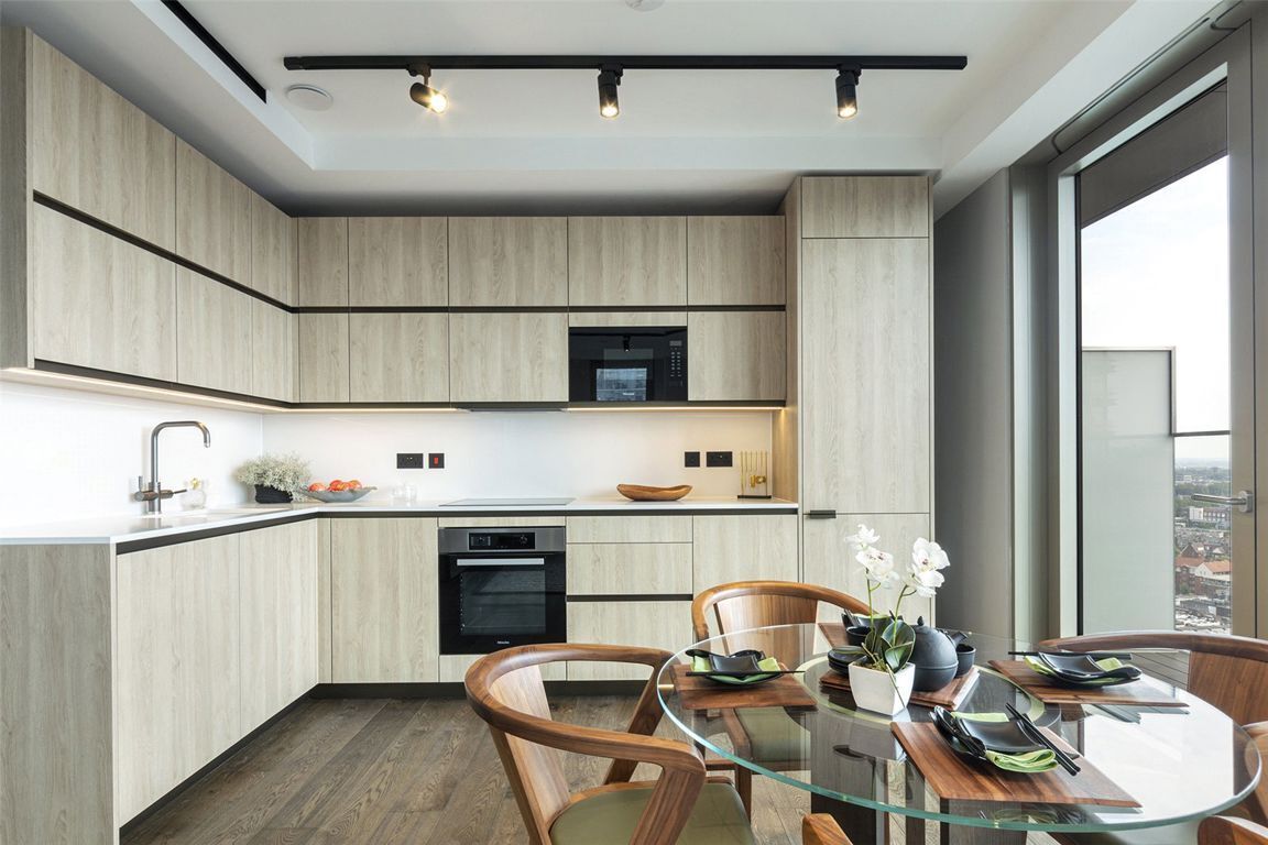 Flat Hewett Street in Greater London