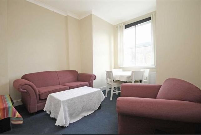 Flat Hogarth Road in London
