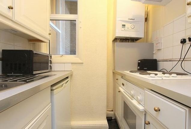 Flat Hogarth Road in London