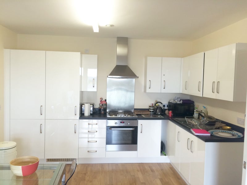 Room Isobel Place in Greater London