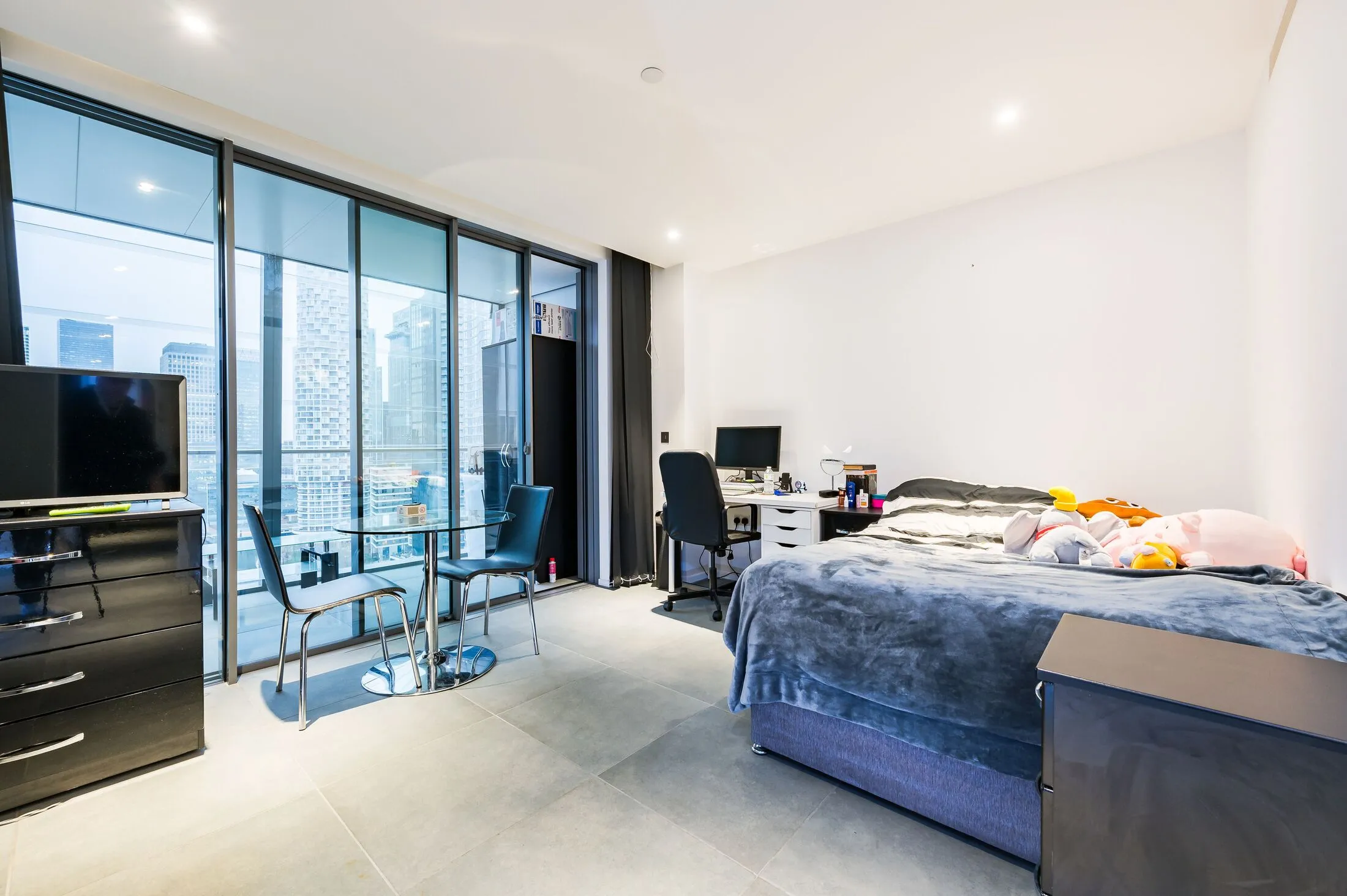 Flat Dollar Bay Place in Greater London