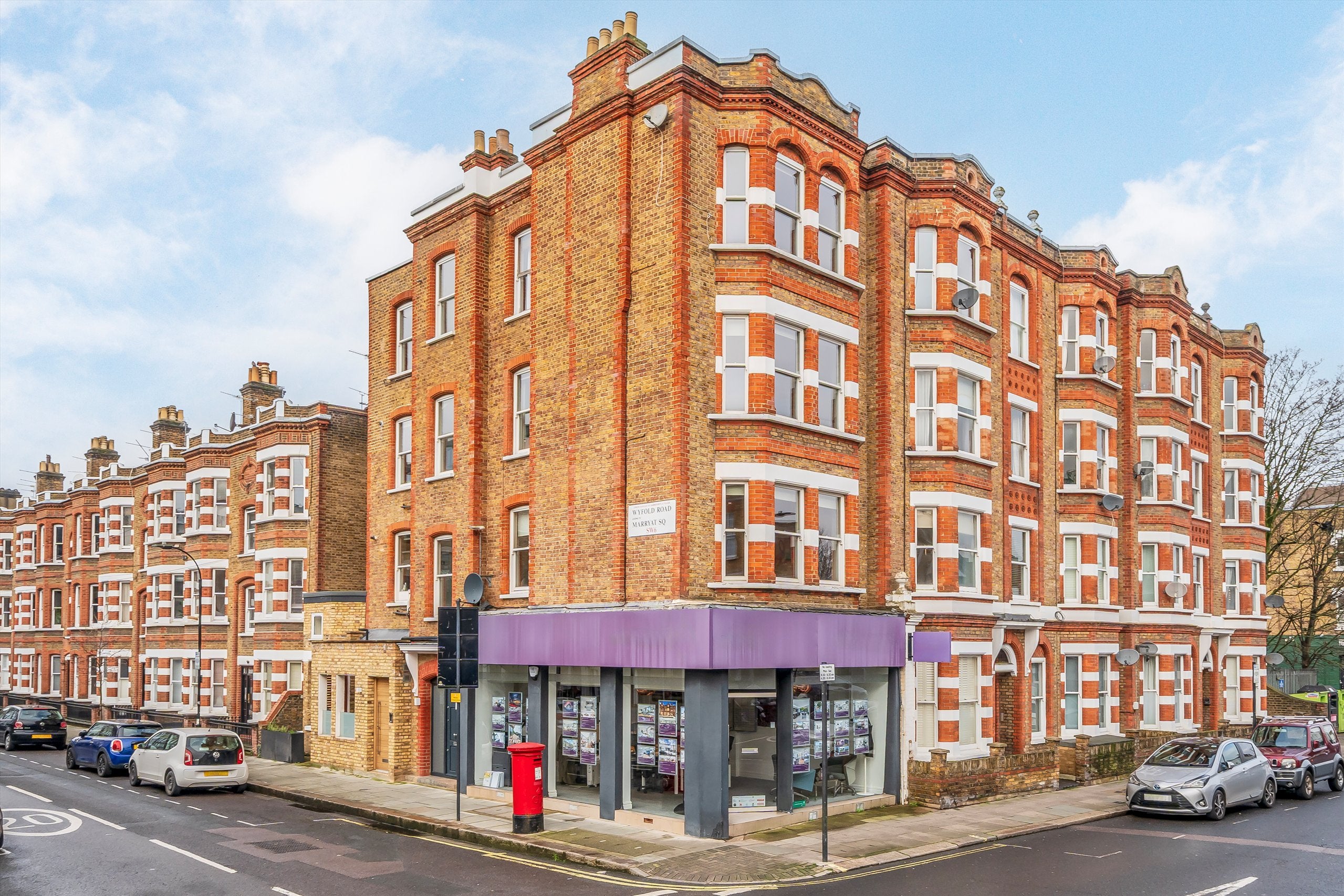 Flat Munster Road in Greater London