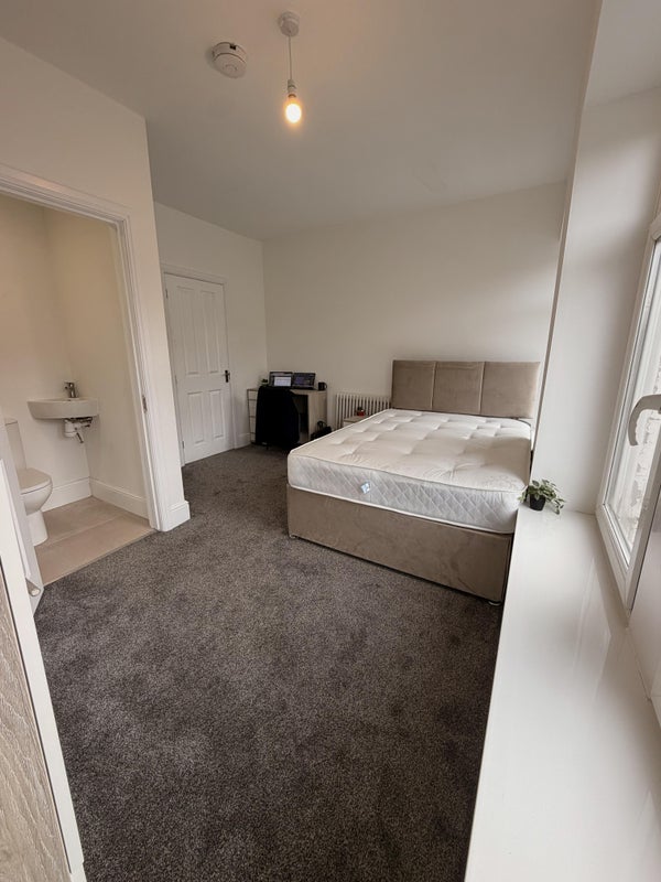 Room Beresford Road Lane in Cardiff