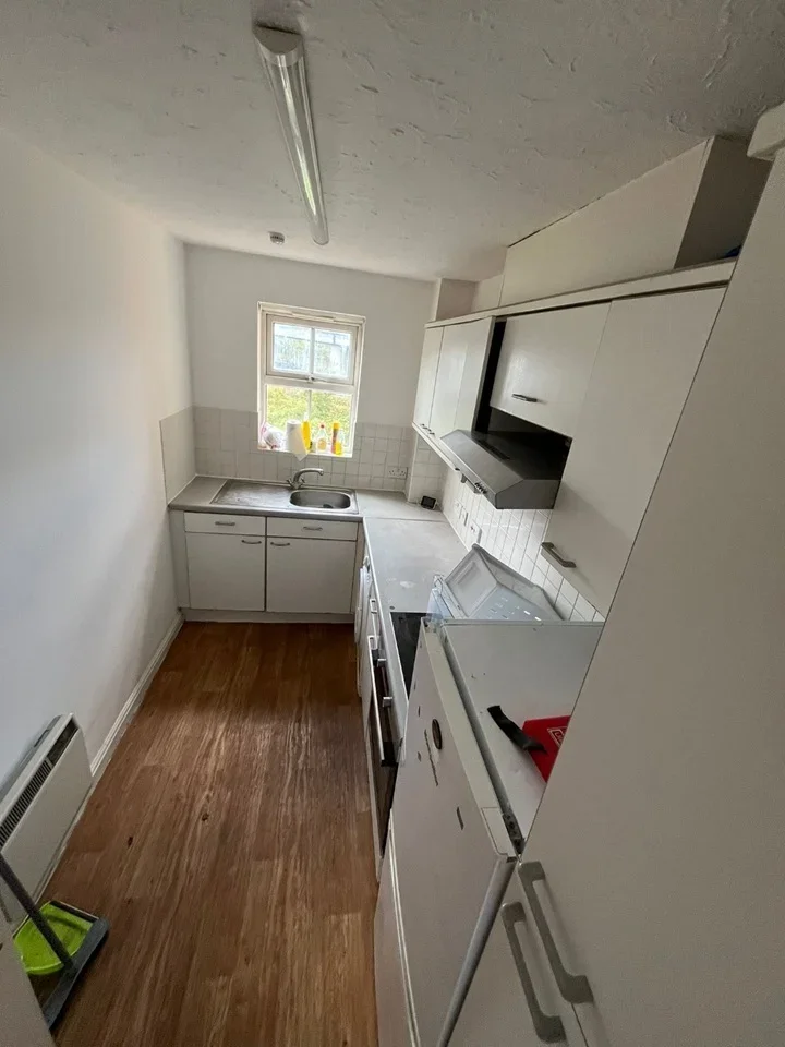 Flat Conifer Court in Greater London