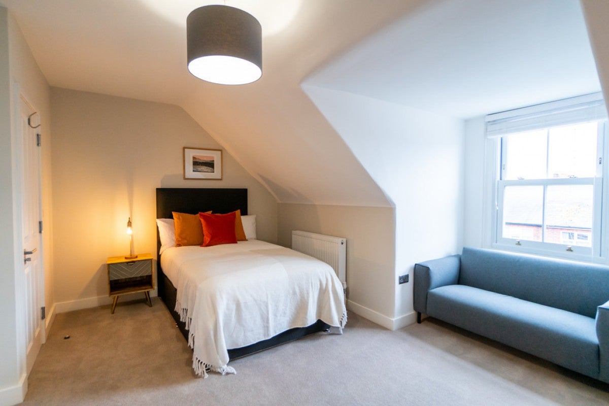 Room Wantage Road in Reading